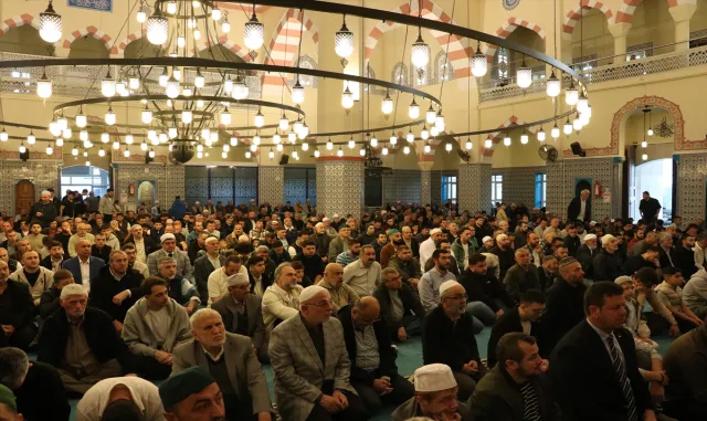 Kocaeli'de 5 asırlık ibadet merkezindeki 1800 yıllık sunak taşı tarihe ışık tutuyor