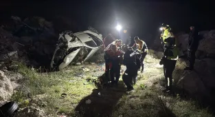 Kütahya'da takla atarak devrilen otomobildeki 3 kişi yaralandı