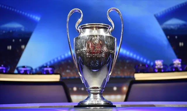 Liverpool'u yenen Manchester United, Şampiyonlar Ligi'ni garantiledi