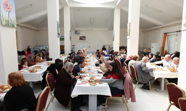 Pursaklar'da huzurevi sakinleri ve şehit anneleri ziyaret edildi
