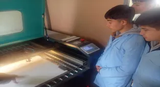 Şanlıurfa'da geri dönüşüm malzemelerinden yapılan oyuncaklar Şırnak’taki köy okuluna gönderildi
