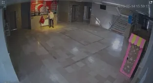 Sivas'ta ilkokul öğrencisinin bayrak hassasiyeti kamerada