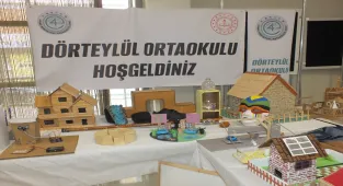 Sivas'ta ortaokul öğrencilerince Resim ve Teknoloji Tasarım Sergisi açıldı