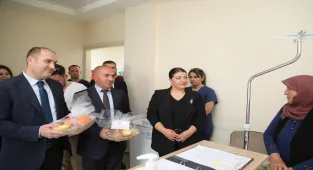 Tokat'taki hastanede 213 yıllık vakıf geleneği olarak hastalara meyve ikramı yapıldı