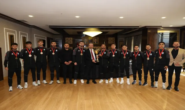 Türkiye şampiyonu Pursaklar Belediyespor'dan Başkan Çetin'e ziyaret
