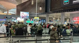 AB'nin yeni Giriş Çıkış Sistemi nedeniyle Brüksel Havalimanı'nda bekleme süresi 4 saati buluyor