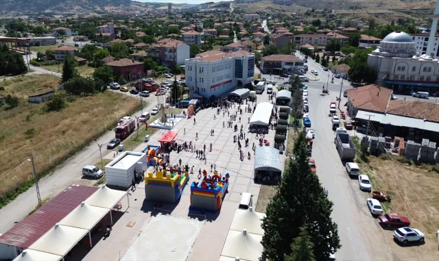 Bahşılı'da karne şenliği düzenledi