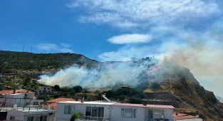 Çanakkale'de tarım arazisinde çıkan yangına müdahale ediliyor