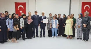 Çin'in Ankara Büyükelçisi Jiang Xuebin, Adıyaman'da depremzedelere yardımda bulundu