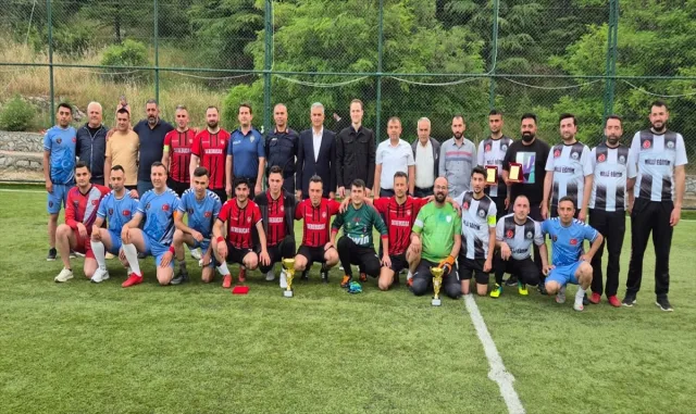 Derebucak'ta kurumlararası turnuvada kupalar sahiplerini buldu