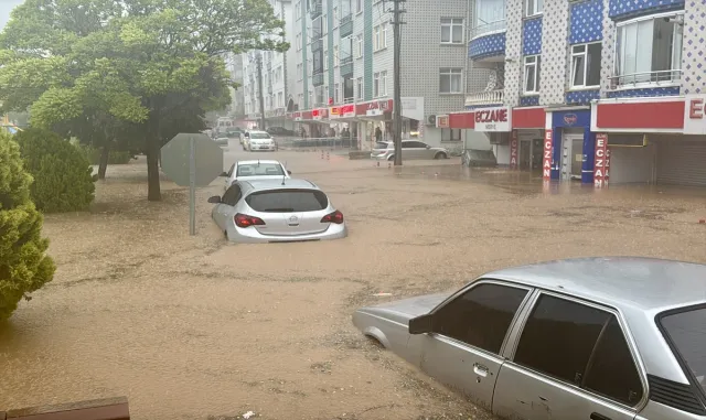GÜNCELLEME 2 - Kırşehir'de sağanak, sel ve su baskınlarına neden oldu