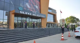 GÜNCELLEME 2 - Silifke Belediyesine yönelik operasyonda Belediye Başkanı Turgut ve 17 şüpheli gözaltına alındı