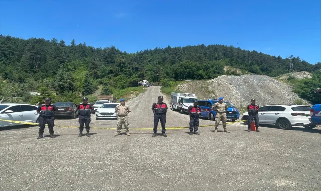 GÜNCELLEME - Bolu'da maden ocağındaki göçükte mahsur kalan işçi kurtarılmaya çalışılıyor