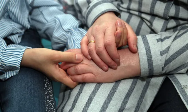Kız evlat özlemini gidermek için 3 kardeşe koruyucu aile oldular