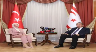 KKTC Başbakanı Üstel, Aile ve Sosyal Hizmetler Bakanı Göktaş'ı kabul etti