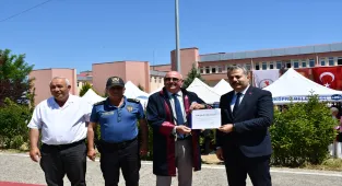 OMÜ öğrencisi Sarıer, 56 yaşında bölüm birincisi olarak mezun oldu