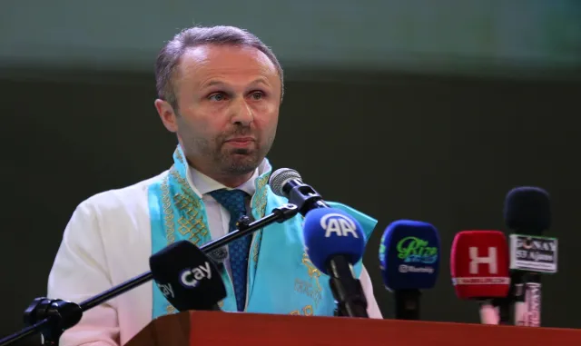 Recep Tayyip Erdoğan Üniversitesi'nde mezuniyet töreni düzenlendi