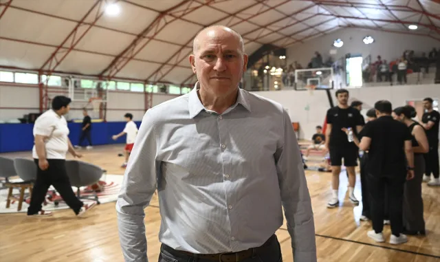 TBF Başkan Vekili Erdenay ile Litvanyalı eski basketbolcu Milaknis gençlerle buluştu
