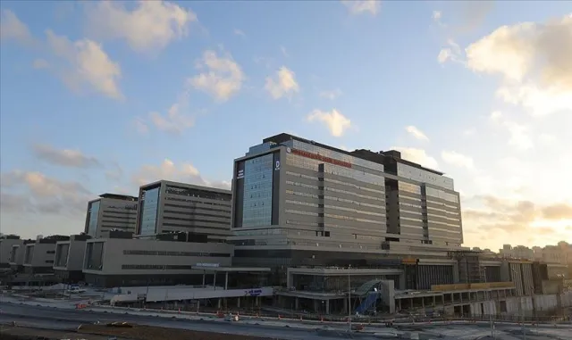 Bakanlar Memişoğlu ve Bak, Rize Şehir Hastanesi inşaatında incelemelerde bulundu: