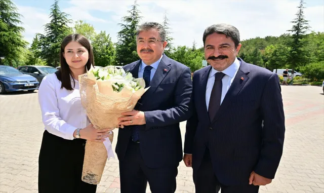 Eskişehir Valisi Yılmaz'dan Aile ve Sosyal Hizmetler İl Müdürlüğüne ziyaret