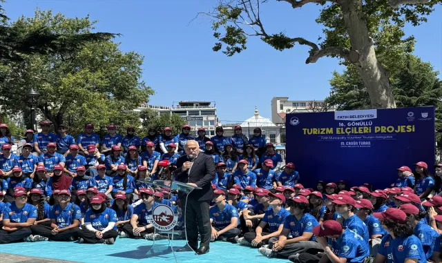 Fatih'te kültürel mirası tanıtacak 330 gönüllü turizm elçisi göreve başladı