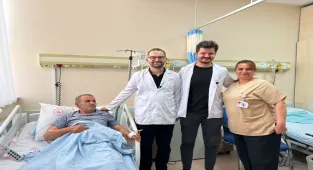 Hakkari'de 62 yaşındaki hastanın böbreğindeki tümör kapalı yöntemle gerçekleştirilen ameliyatla çıkarıldı