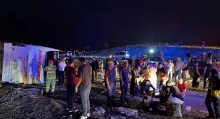 Kırıkkale'de devrilen yolcu otobüsündeki 40 kişi yaralandı (GÜNCELLEME)