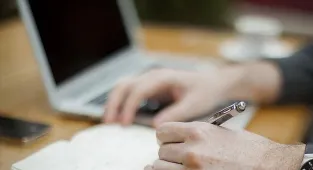 Meslek lisesi öğrencileri yaz tatilinde hem staj yapıyor hem üretime katılıyor