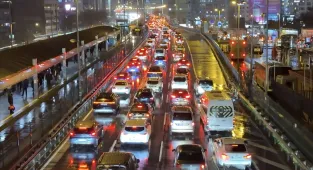 Mısır'da trafik kazası geçiren 3 Türk vatandaşı hava ambulansıyla Türkiye'ye getirildi