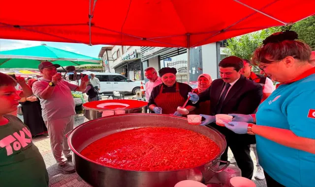 Nallıhan'da vatandaşlara aşure ikram edildi