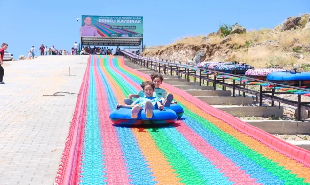 Niğde'de 280 metre uzunluğundaki renkli kaydırak hizmete açıldı