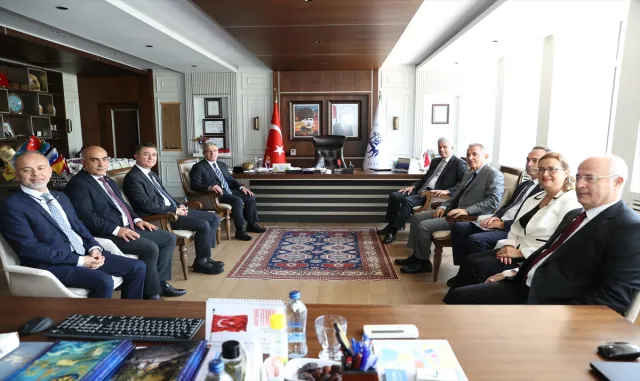 Sağlık Bakanı Memişoğlu'ndan İzmir Biyotıp ve Genom Merkezi'ne ziyaret:
