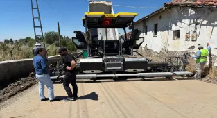 Sorgun'da köy yollarında bakım ve asfalt çalışmaları sürüyor