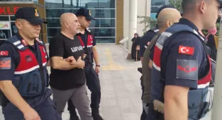 Uyuşturucu operasyonunda yakalanan yönetmen Ezel Akay serbest bırakıldı, kardeşi tutuklandı (GÜNCELLEME)