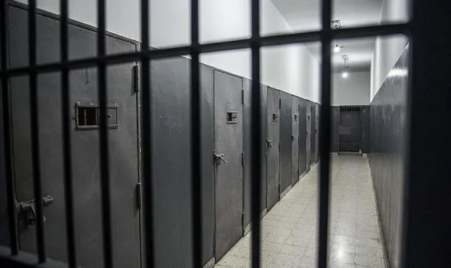 Adana'da kızını rahatsız ettiği iddiasıyla bir genci öldüren sanığa 15 yıl hapis cezası verildi