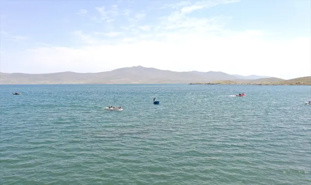 Ağrı'daki Balık Gölü doğal güzellikleriyle yaz tatilinde ziyaretçilerini ağırlıyor