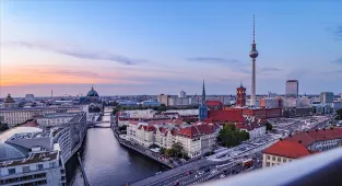Alman güvenlik birimlerinin Berlin yakınlarında gizli bir silah deposu bulduğu iddiası (GÜNCELLEME)
