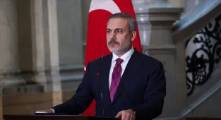 Bakan Fidan, Arap Birliği Genel Sekreteri Fehmi ile Mısır'da görüştü