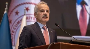 Bakan Uraloğlu, Trabzon'da raylı sistem projesinin temelinin eylülde atılacağını bildirdi