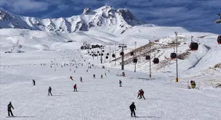 Dağcılardan Erciyes'in zirvesine 30 Ağustos Zafer Bayramı tırmanışı
