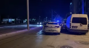 Eskişehir'de kamyonun devrildiği kazada 2 kişi yaralandı