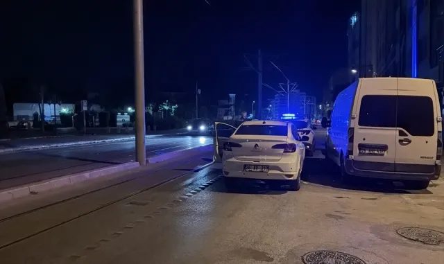 Eskişehir'de kamyonun devrildiği kazada 2 kişi yaralandı