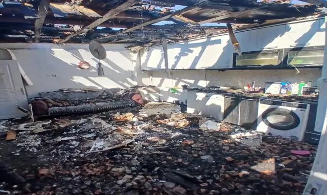 Eskişehir'de çıkan yangında tek katlı ev kullanılmaz hale geldi 