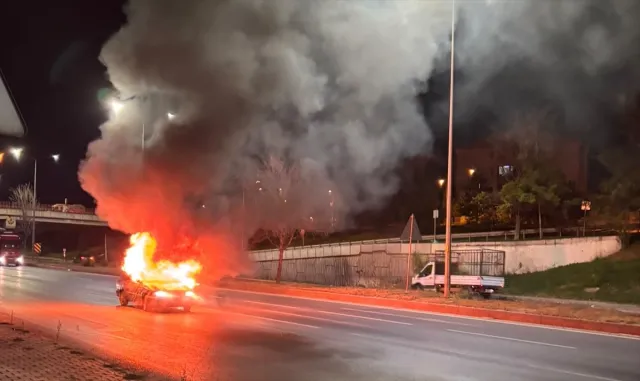 Eskişehir'de seyir halindeki otomobilde çıkan yangında sürücü yaralandı