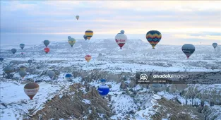 Figürlü sıcak hava balonları Kapadokya semalarını renklendirdi