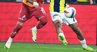 Galatasaray'dan eski futbolcusu Eren Derdiyok'a altyapıda görev