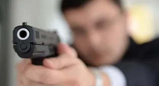 Hatay'da bir tırda 17 tabanca ele geçirildi