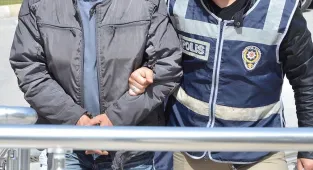 İzmir'de tüfekle üç köpekten ikisinin öldürülmesine, diğerinin yaralanmasına ilişkin bir zanlı yakalandı