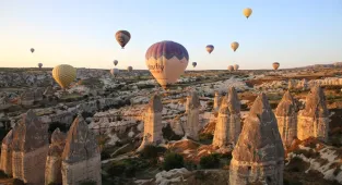 Kapadokya Balon Festivali, figürlü balonların gösteri uçuşuyla sona erdi