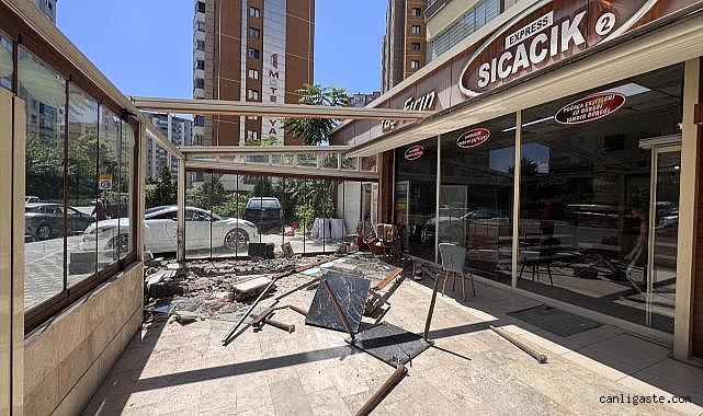 Kayseri'de kaza yapan otomobil fırına girdi